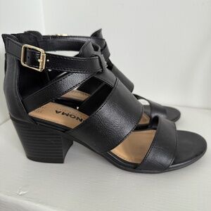 Like New Sonoma Women's sandals
